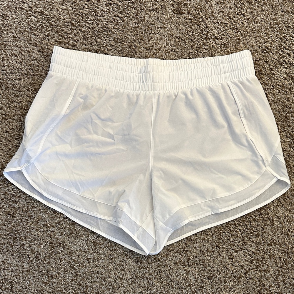 Athleta Mesh Racer Run Mid Rise 4" Short